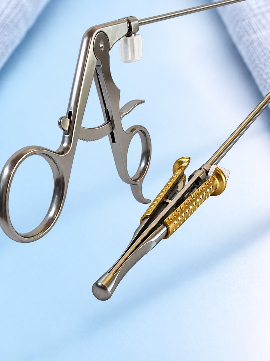 Zwei Griffvarianten im Vergleich: Ringgriff und Ausführung mit goldfarbenem Griff