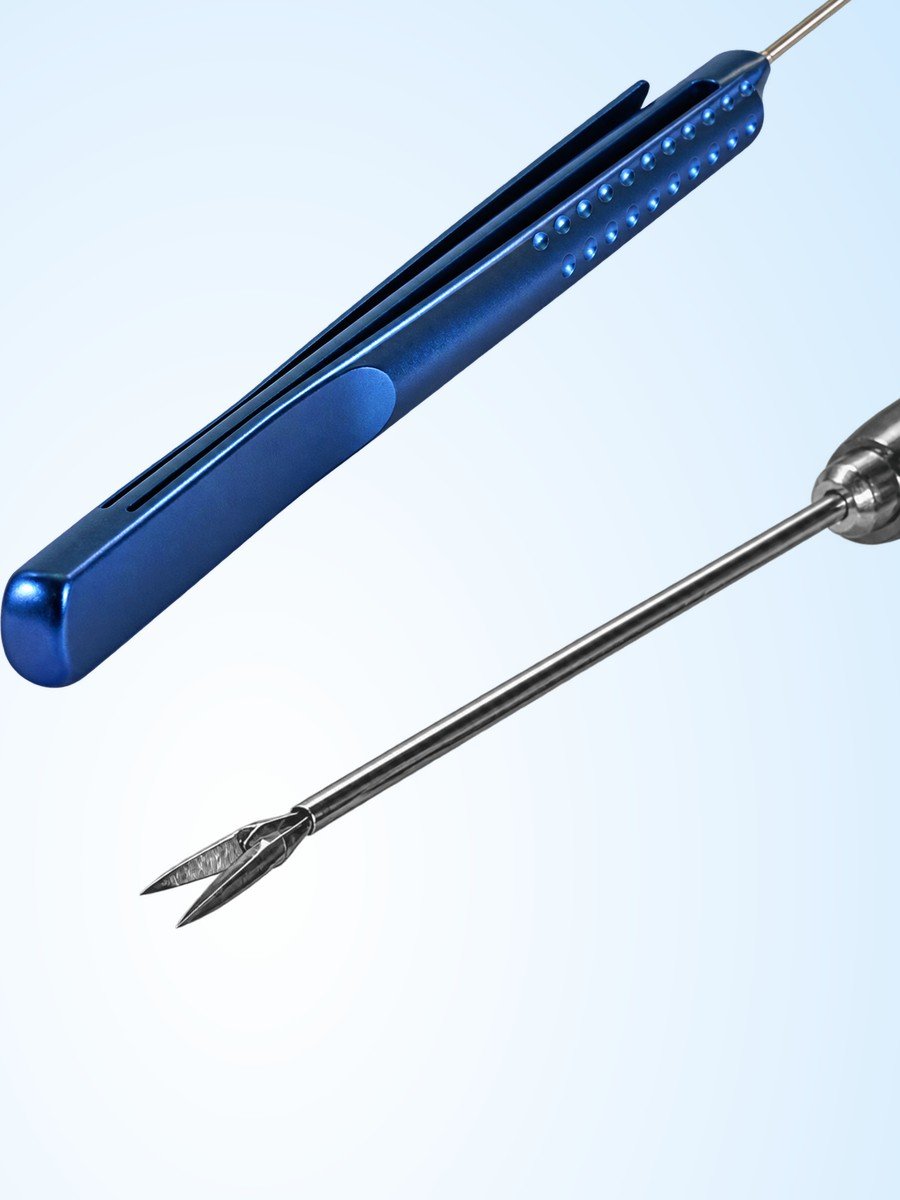 Ophthalmologisches Mikroinstrument mit Titangriff und feinem Maulteil in der Vergrößerung